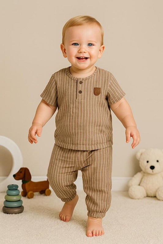 Erkek Çocuk Çizgili Kısa Kollu Gömlek ve Pantolon 2’li Takım.